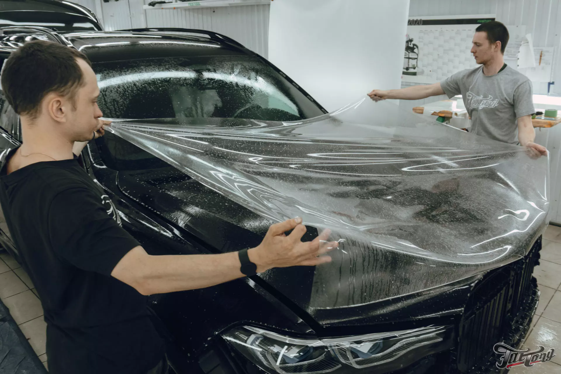 BMW X7. Оклейка кузова в глянцевый полиуретан